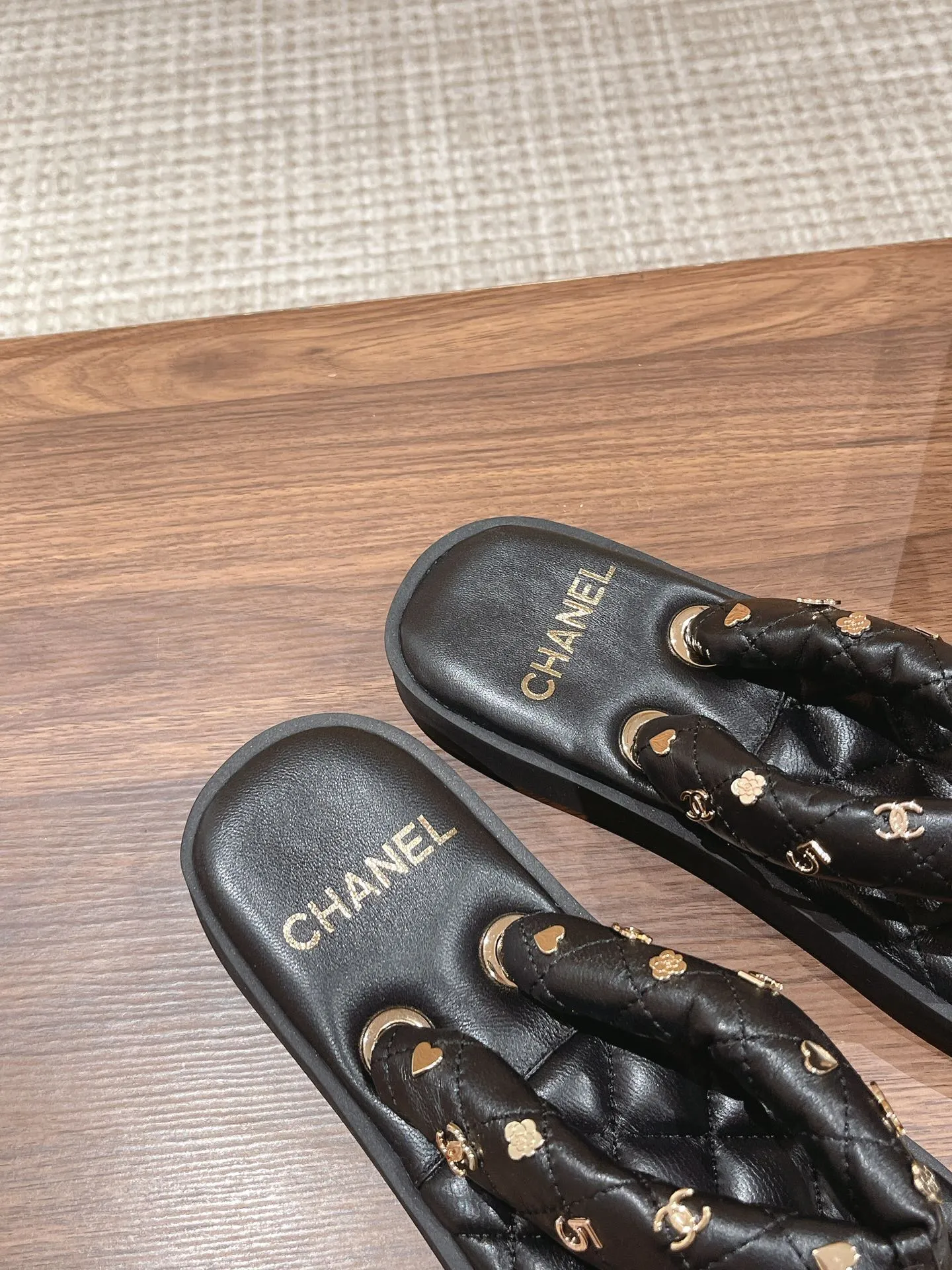 👟👟Ex-factory price 400👟👟 Women's Shoes Women's Clothing Women's Shoes Factory CHANEL Chanel's new 2023 early spring flip-flops, a spring must-have, goddess series, with the elegant and ladylike temperament of Xiangjia, super attractive and irresistible.  Made of original imported top-grade sheepskin material, original molded hardware buckle #electric embroidery. The midsole is wrapped with imported sheepskin, which is soft and comfortable. Original molded lightweight and wear-resistant velvet outsole Size: 35-40M